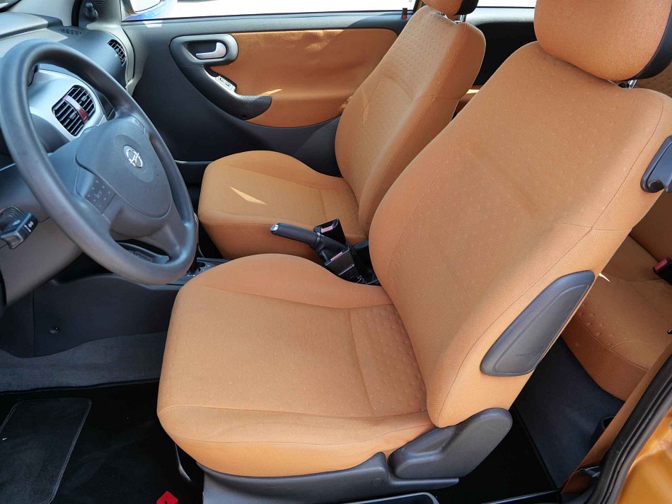 Opel Corsa 1.2 i 16V Enjoy