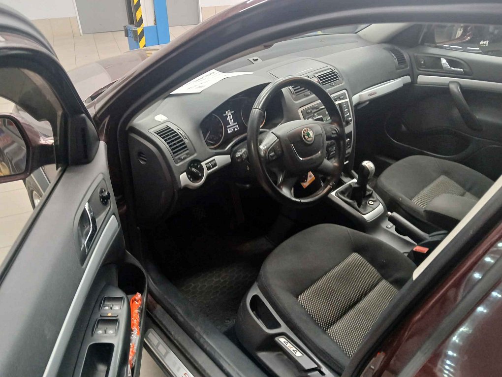 Škoda Octavia II 2.0 TDI Scout 4x4