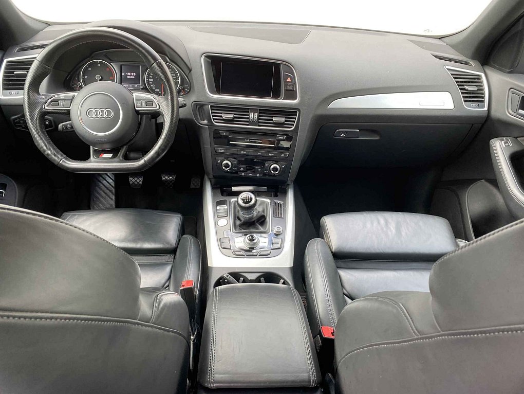 Audi Q5 2.0TDi S-line quattro