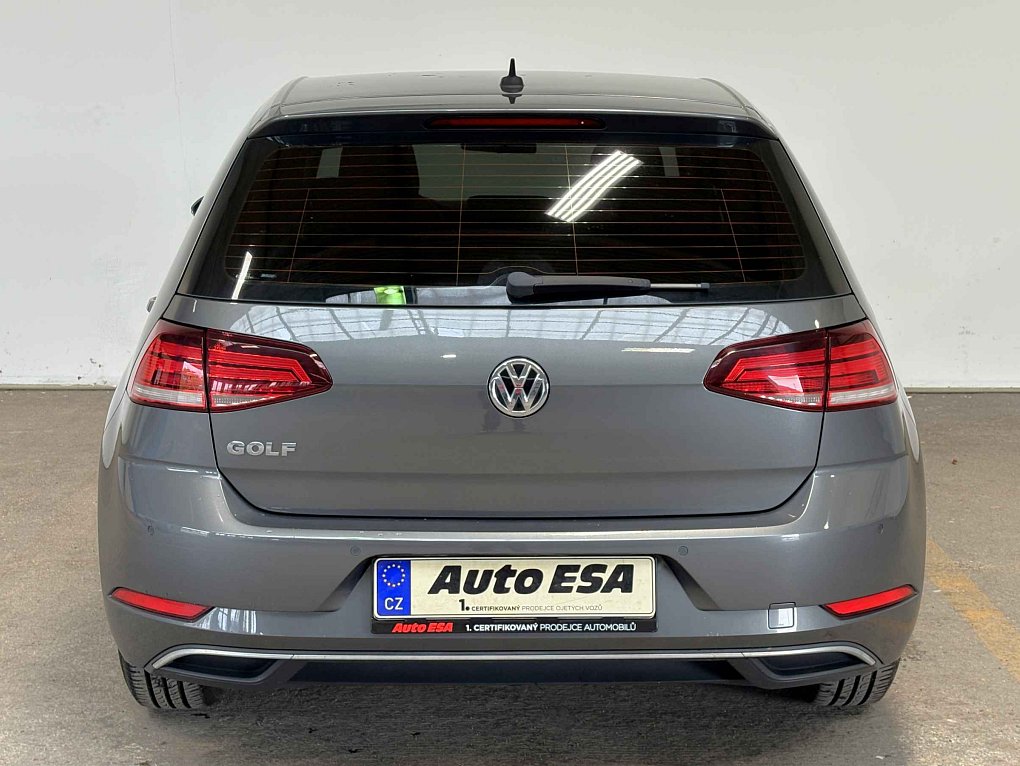 Volkswagen Golf 1.0TSi 