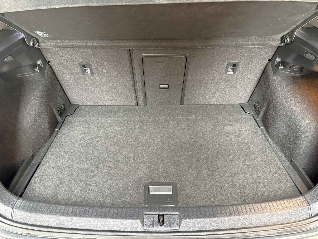 Volkswagen Golf 1.0TSi 