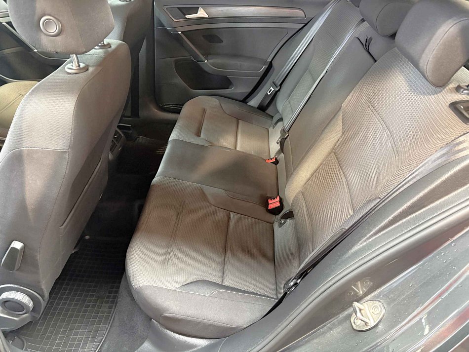 Volkswagen Golf 1.0TSi 