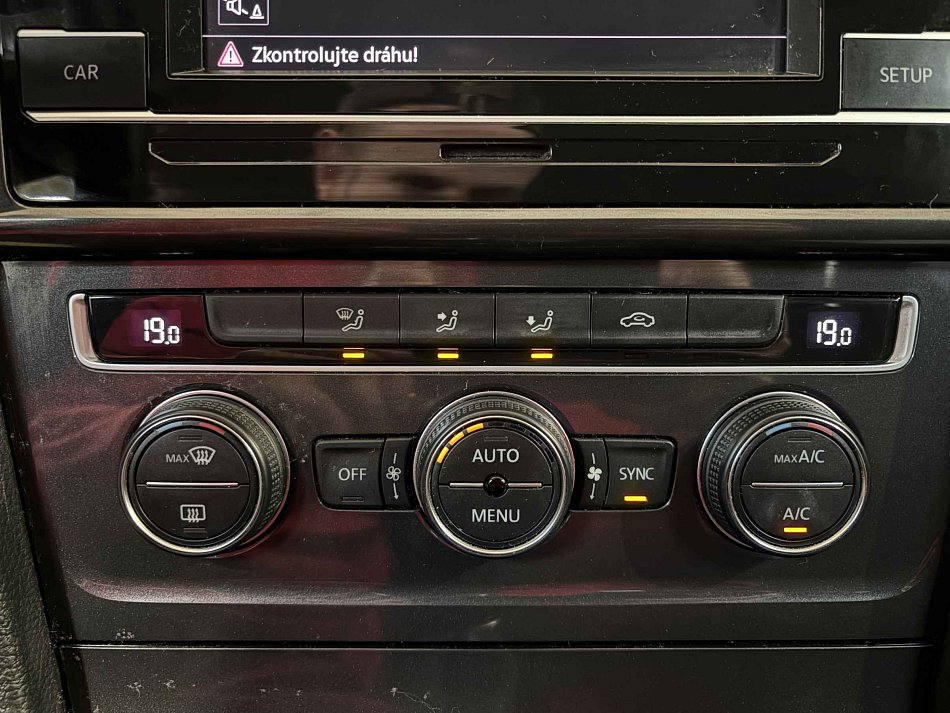 Volkswagen Golf 1.0TSi 