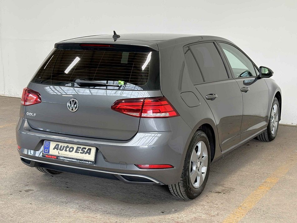 Volkswagen Golf 1.0TSi 