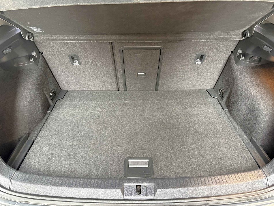 Volkswagen Golf 1.0TSi 