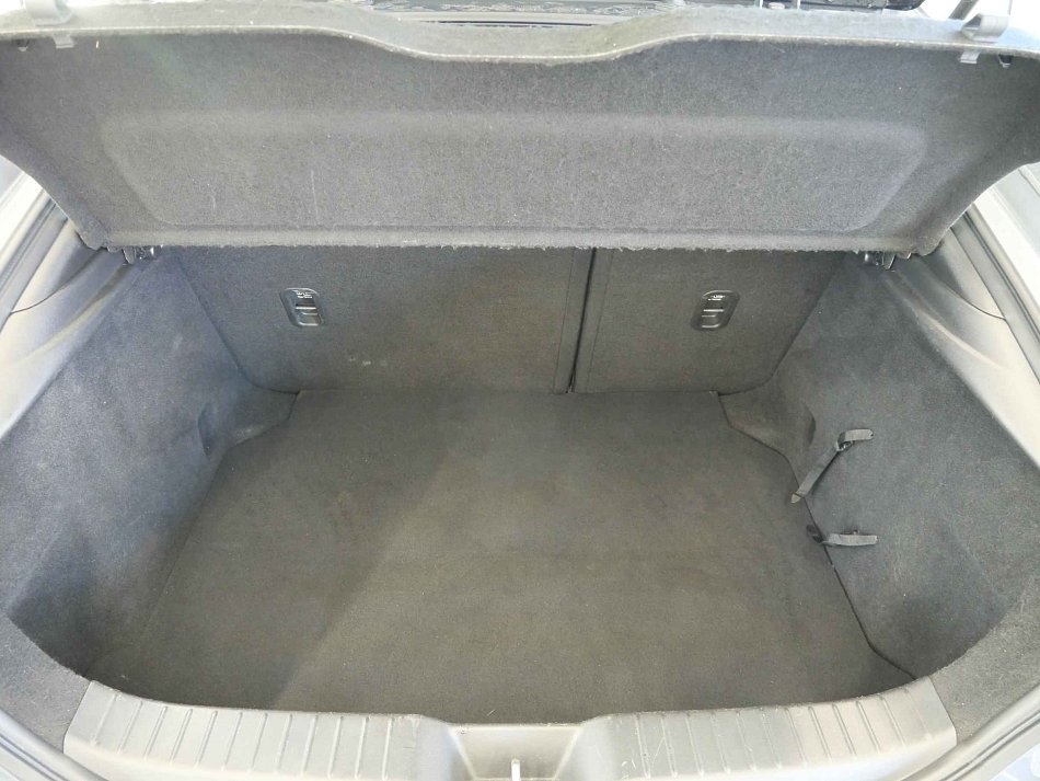 Mazda 3 2.0i  Takumi