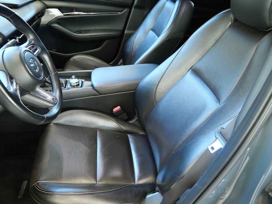 Mazda 3 2.0i  Takumi