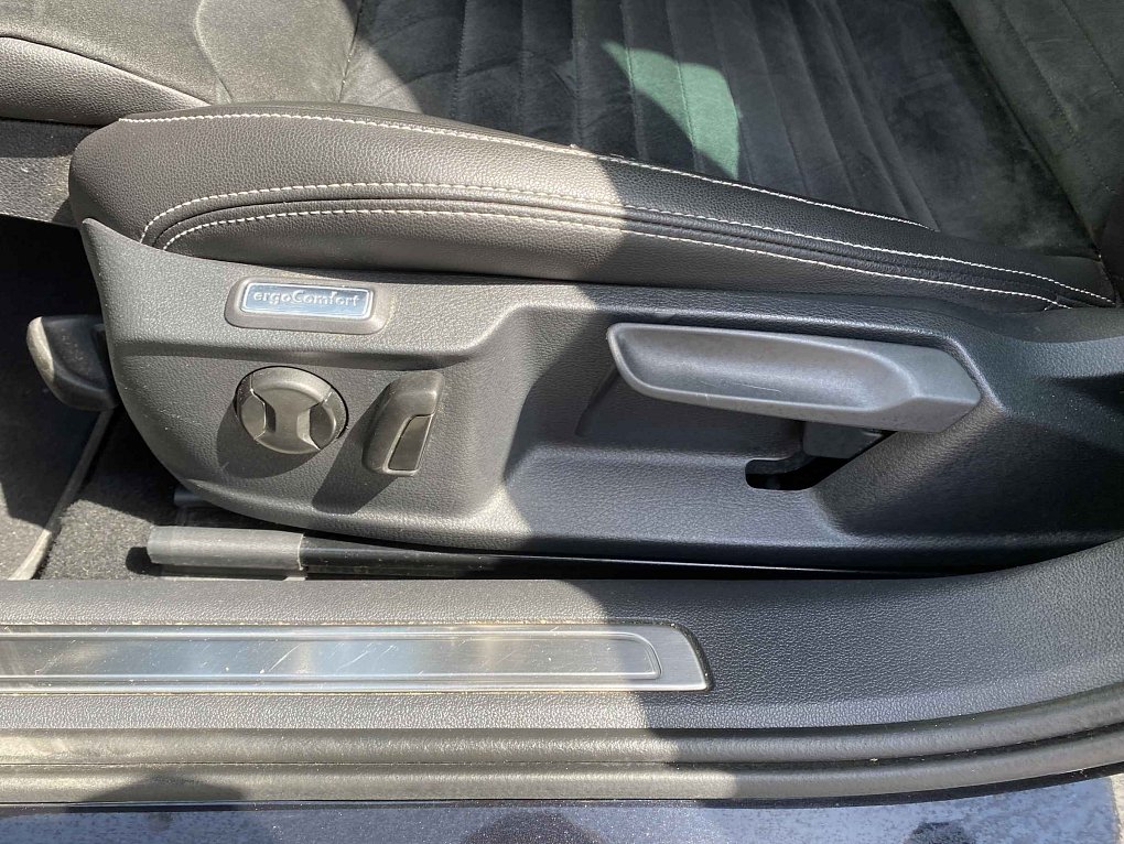 Volkswagen Passat 2.0 TDi Elegance