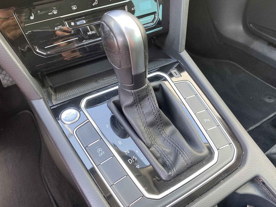 Volkswagen Passat 2.0 TDi Elegance