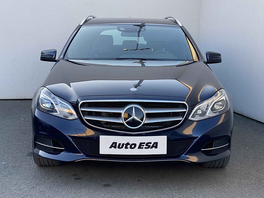 Mercedes-Benz Třída E 3.0 CDi Avantgarde E350 4M