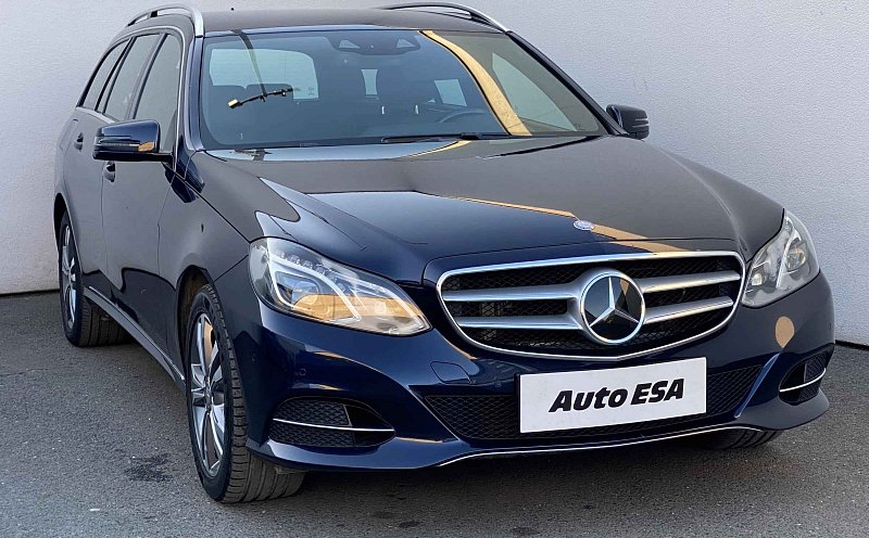 Mercedes-Benz Třída E 3.0 CDi Avantgarde E350 4M