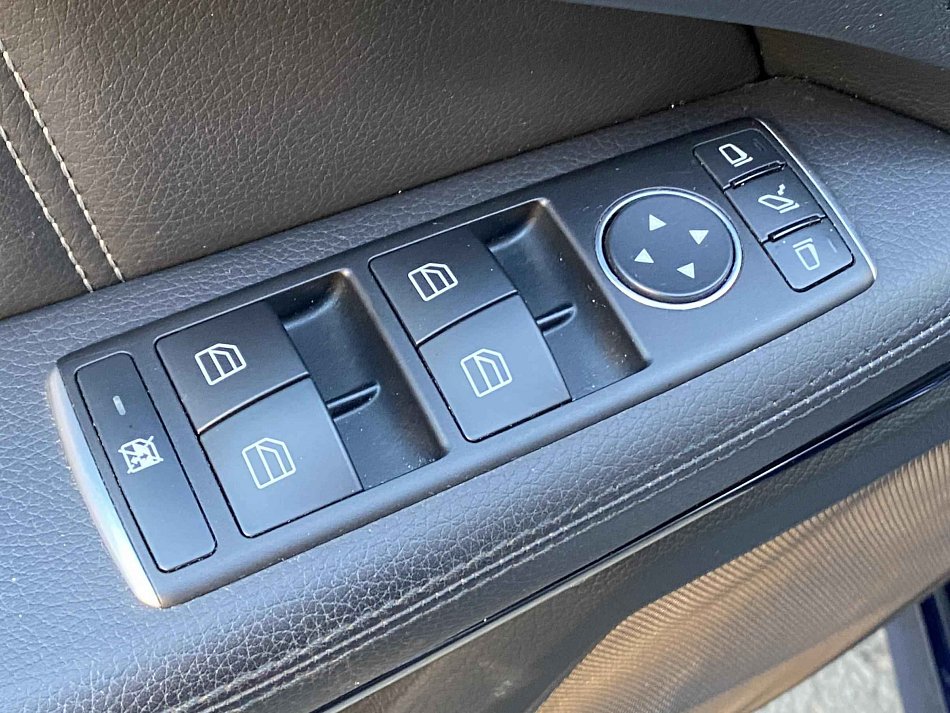 Mercedes-Benz Třída E 3.0 CDi Avantgarde E350 4M