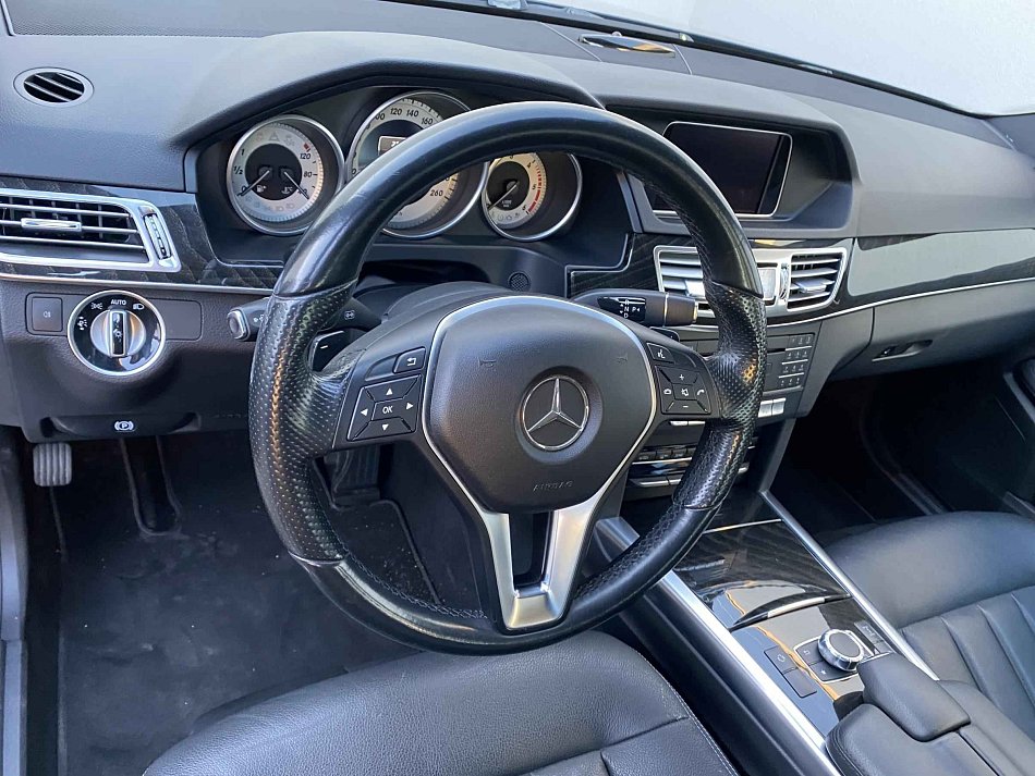 Mercedes-Benz Třída E 3.0 CDi Avantgarde E350 4M