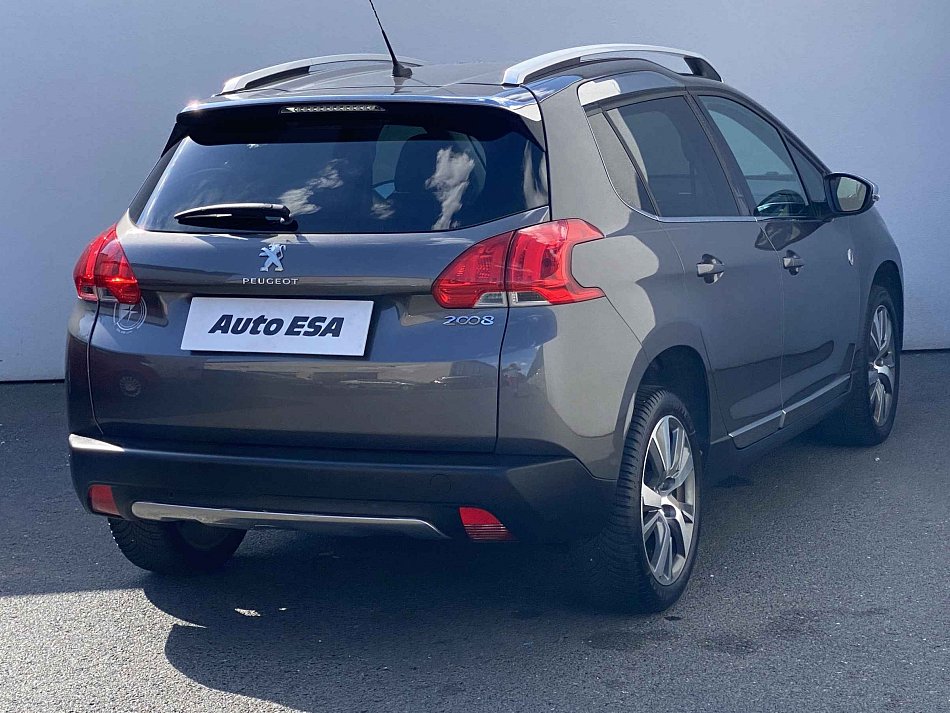 Peugeot 2008 1.2PT Crossway