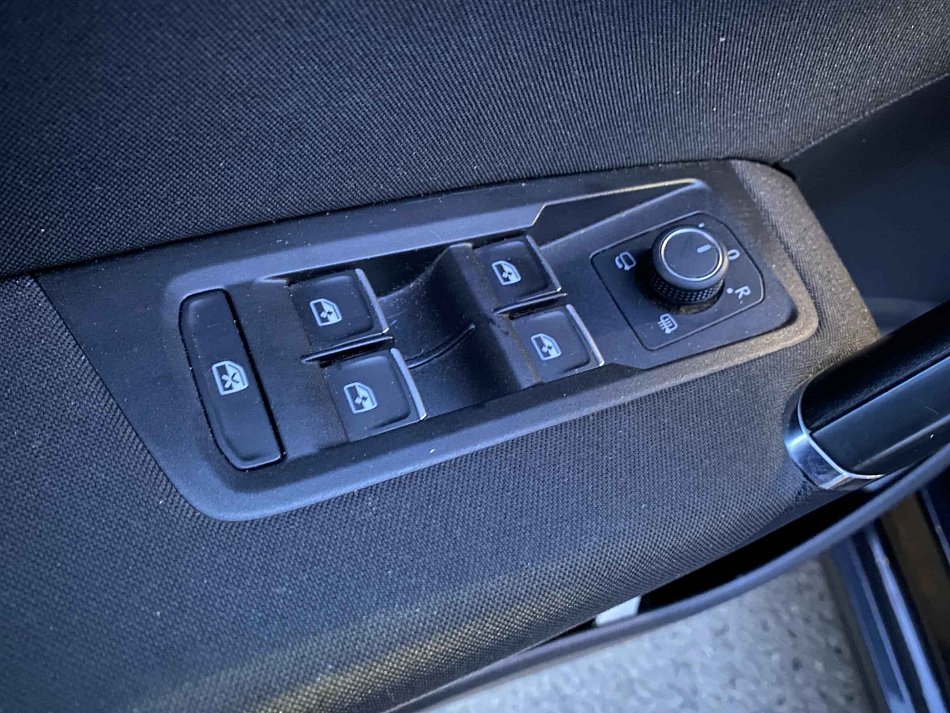Volkswagen Touran 1.6TDi  7 míst
