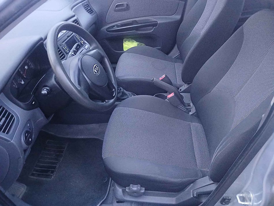 Kia Rio 1.4i 