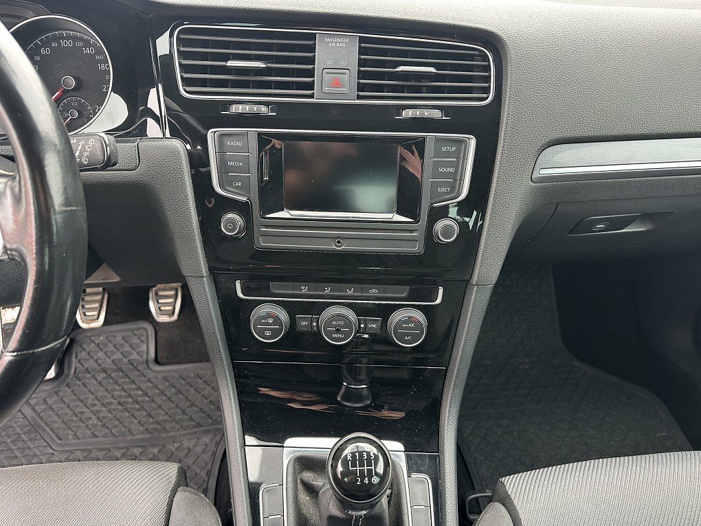 Volkswagen Golf 1.2TSI R-Line VII