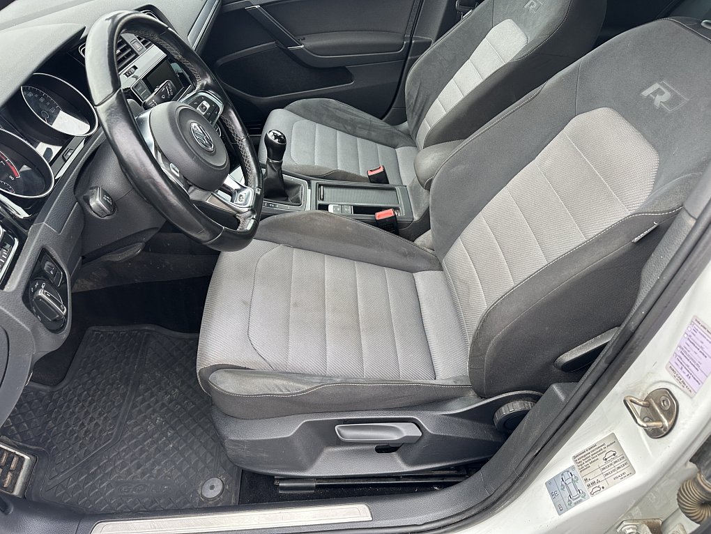 Volkswagen Golf 1.2TSI R-Line VII