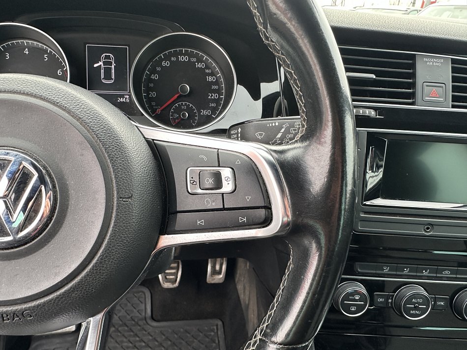Volkswagen Golf 1.2TSI R-Line VII