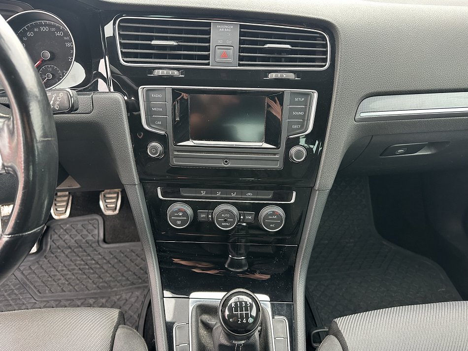 Volkswagen Golf 1.2TSI R-Line VII