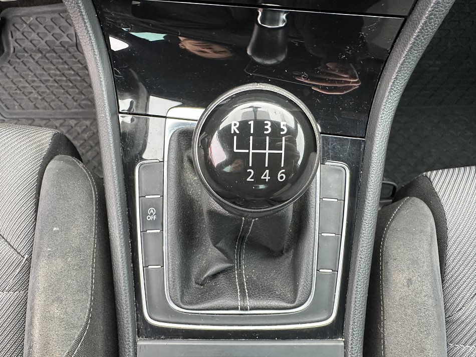 Volkswagen Golf 1.2TSI R-Line VII