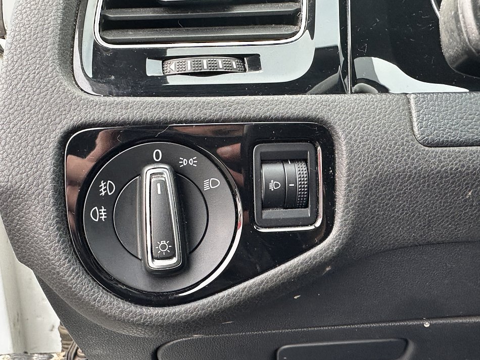 Volkswagen Golf 1.2TSI R-Line VII