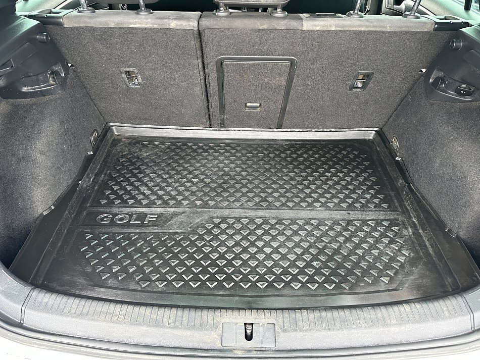 Volkswagen Golf 1.2TSI R-Line VII
