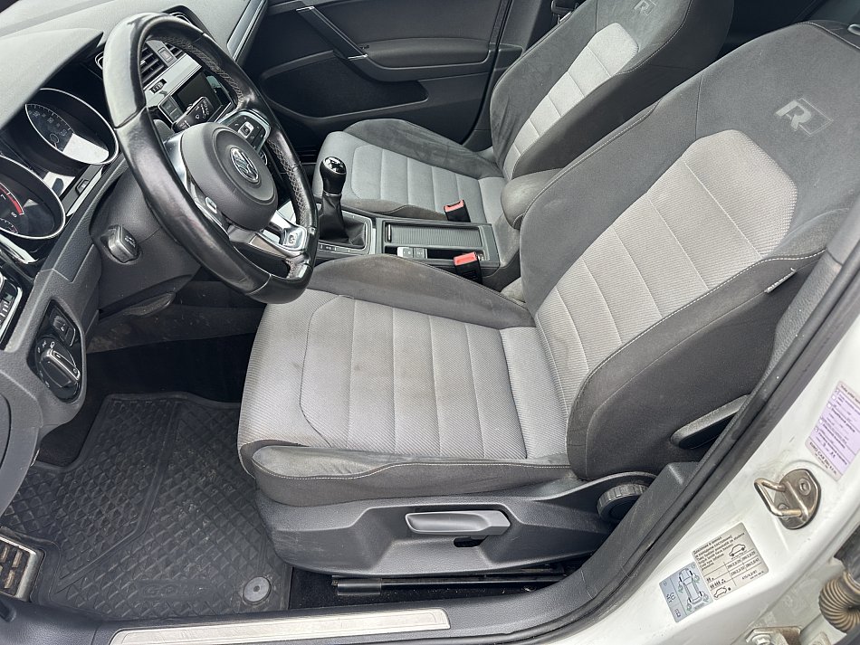 Volkswagen Golf 1.2TSI R-Line VII