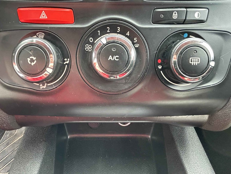 Citroën C4 1.4i 
