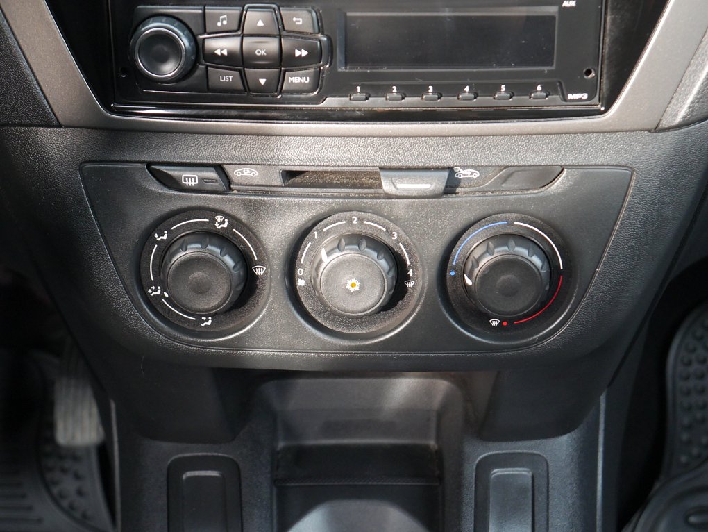 Peugeot 301 1.6 VTi Allure