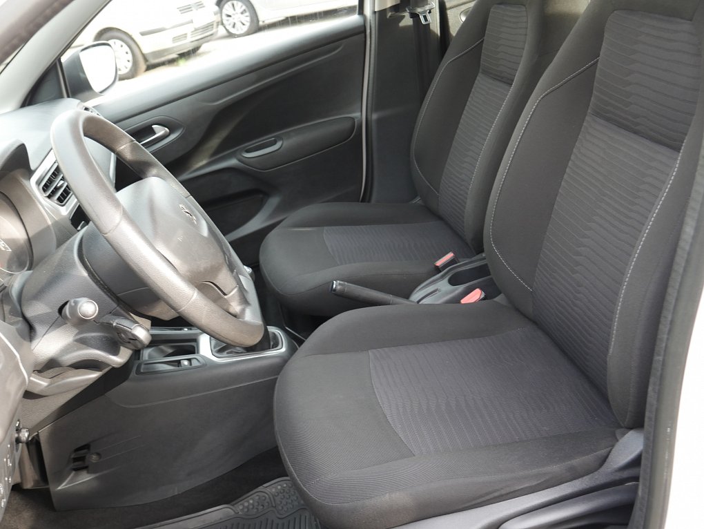 Peugeot 301 1.6 VTi Allure