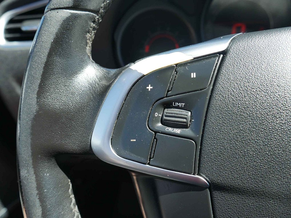 Citroën C4 1.4i 