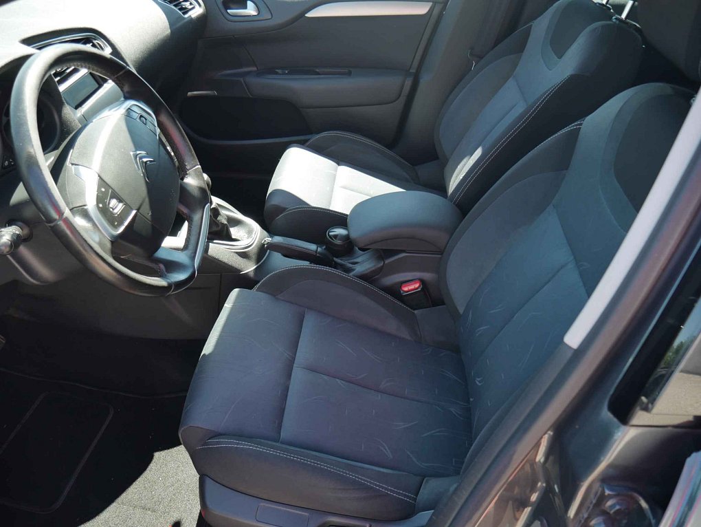 Citroën C4 1.4i 