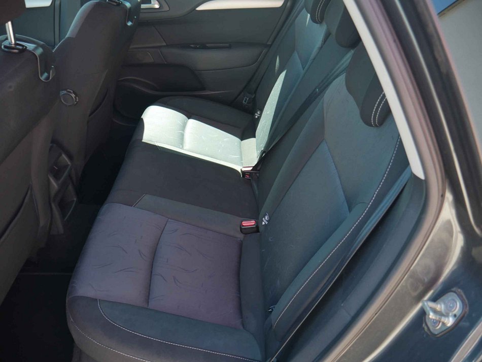 Citroën C4 1.4i 