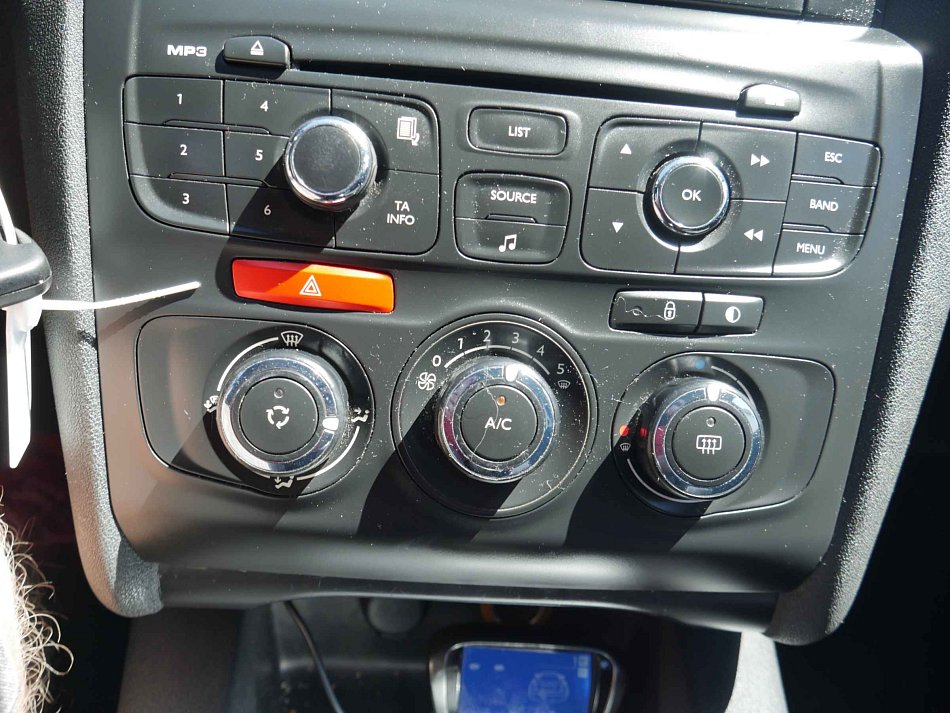 Citroën C4 1.4i 