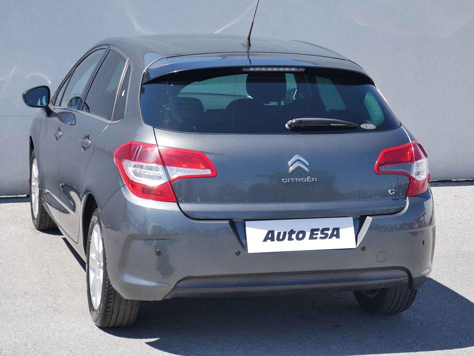 Citroën C4 1.4i 
