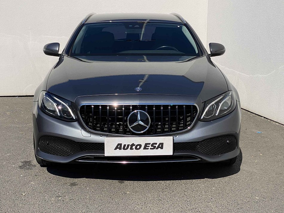 Mercedes-Benz Třída E 2.0 CGi Avantgarde E200