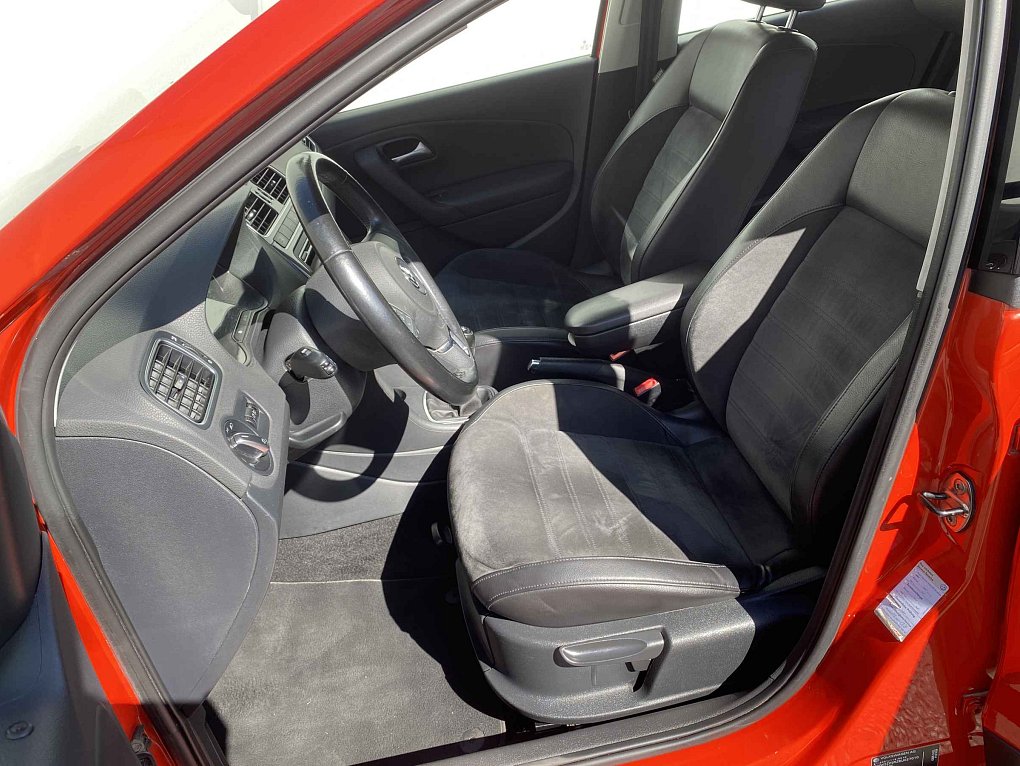 Volkswagen Polo 1.2 TSi CROSS