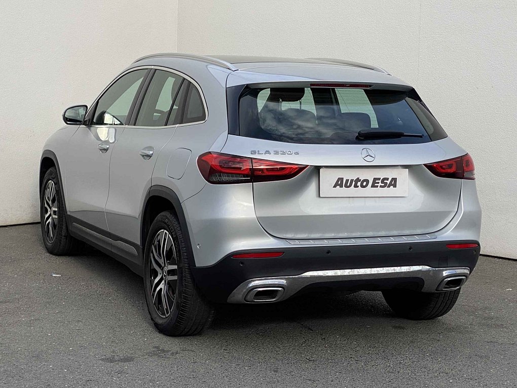 Mercedes-Benz GLA 2.0 D  220d