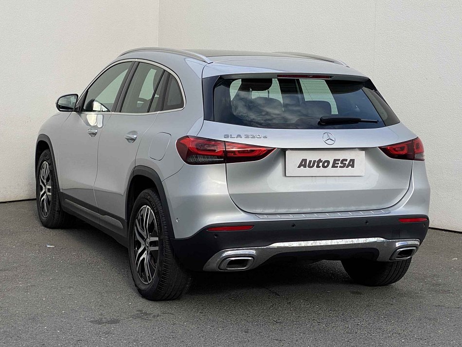 Mercedes-Benz GLA 2.0 D  220d