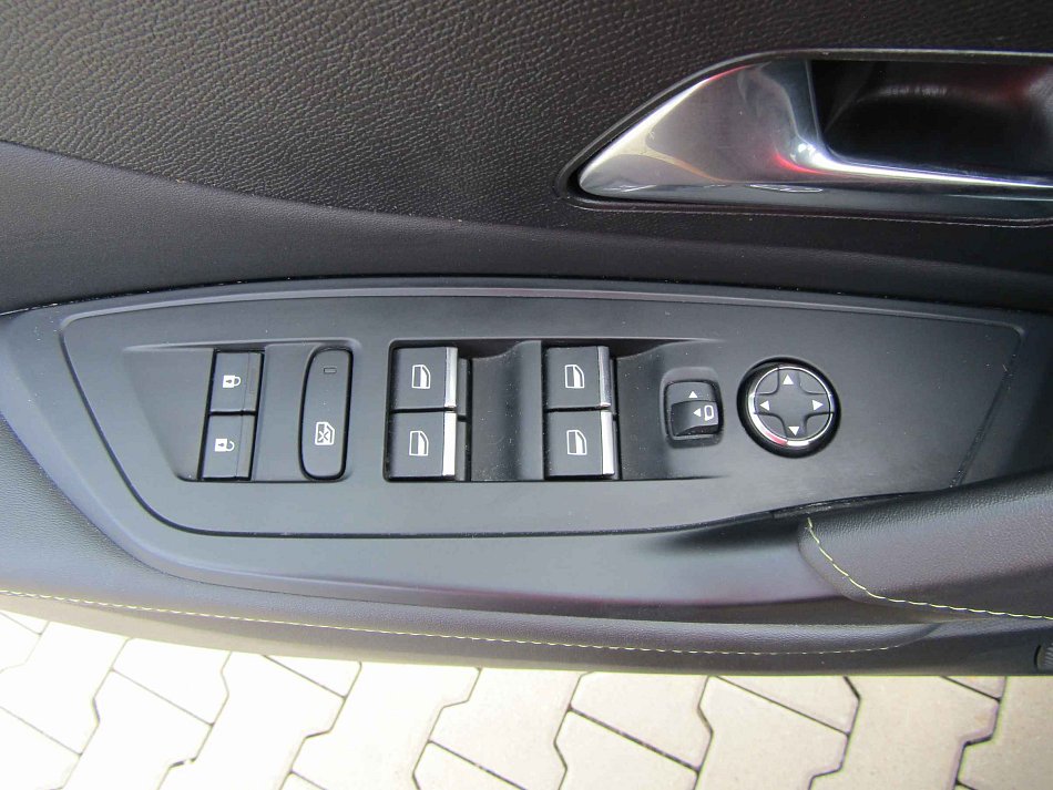 Peugeot 408 1.2 PT 