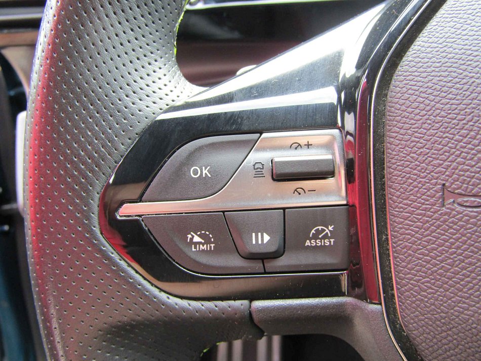 Peugeot 408 1.2 PT 