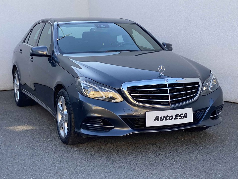 Mercedes-Benz Třída E 2.0i  E200