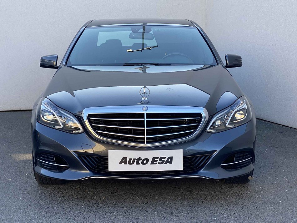 Mercedes-Benz Třída E 2.0i  E200