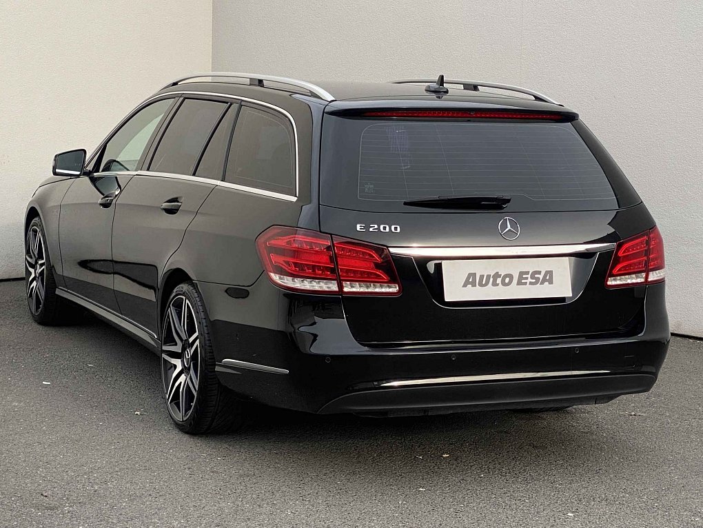 Mercedes-Benz Třída E 2.0 CGi  E200