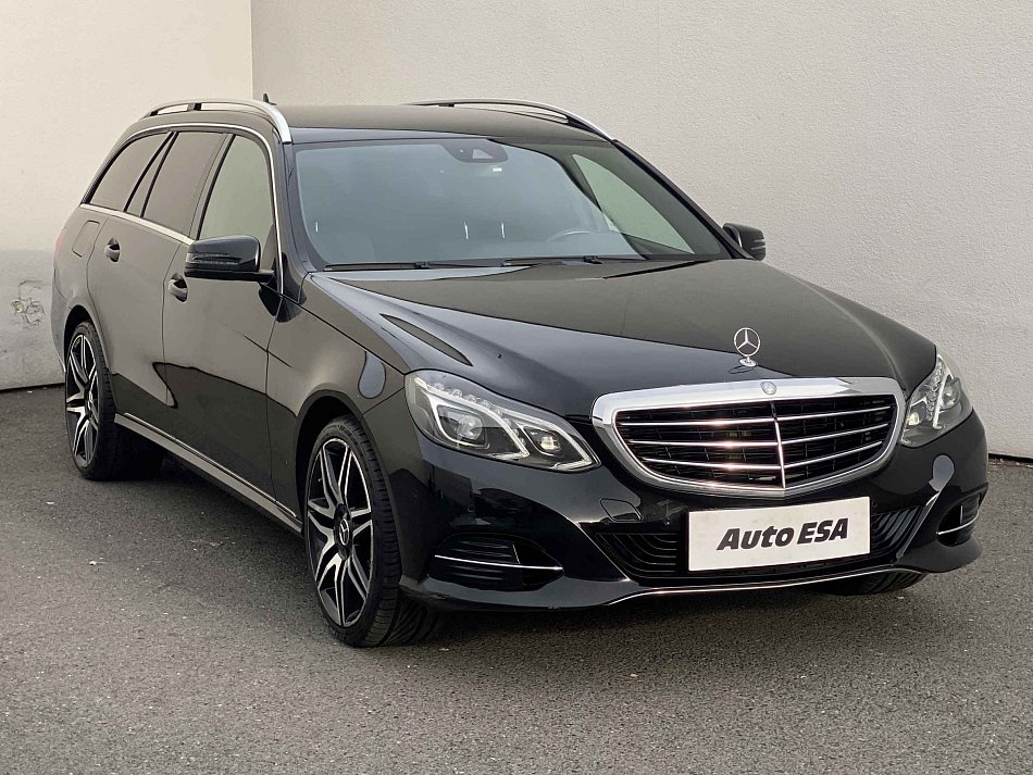 Mercedes-Benz Třída E 2.0 CGi  E200