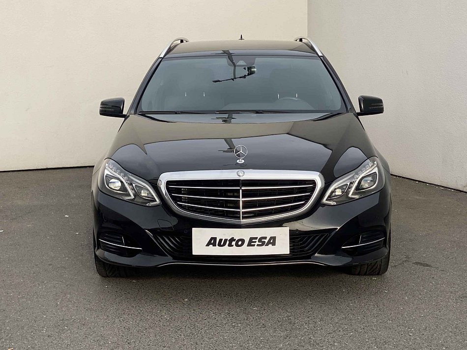 Mercedes-Benz Třída E 2.0 CGi  E200