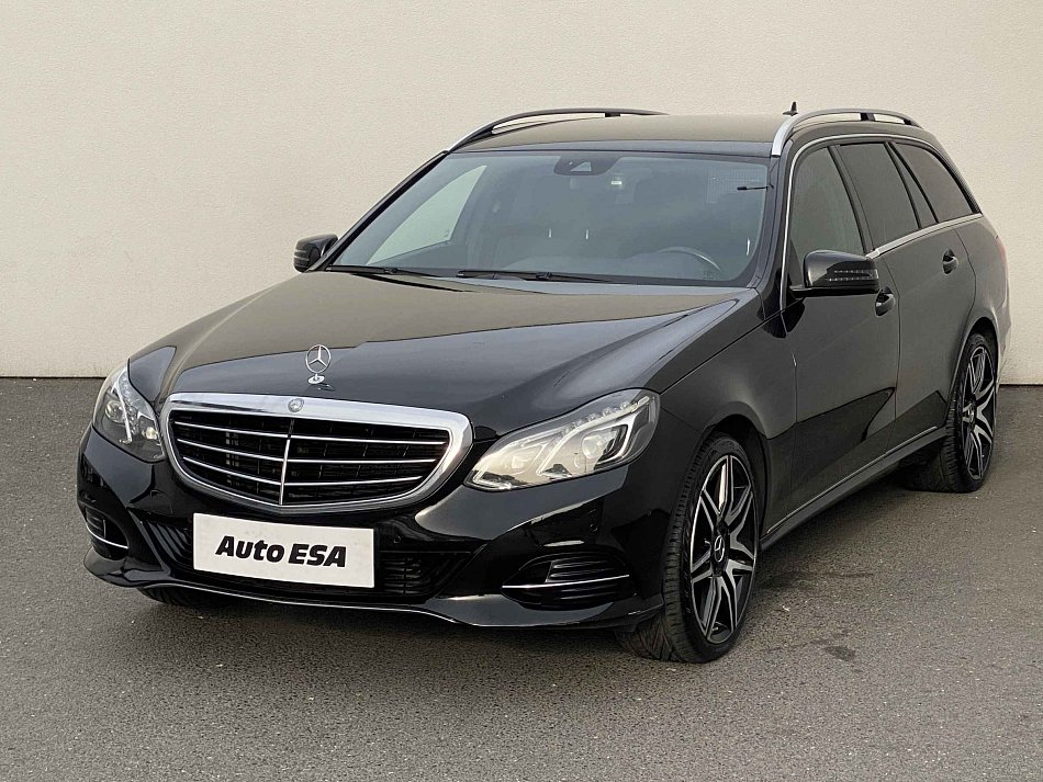 Mercedes-Benz Třída E 2.0 CGi  E200