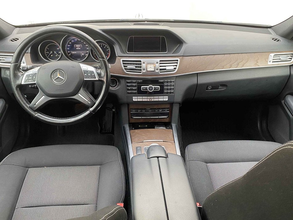 Mercedes-Benz Třída E 2.0 CGi  E200
