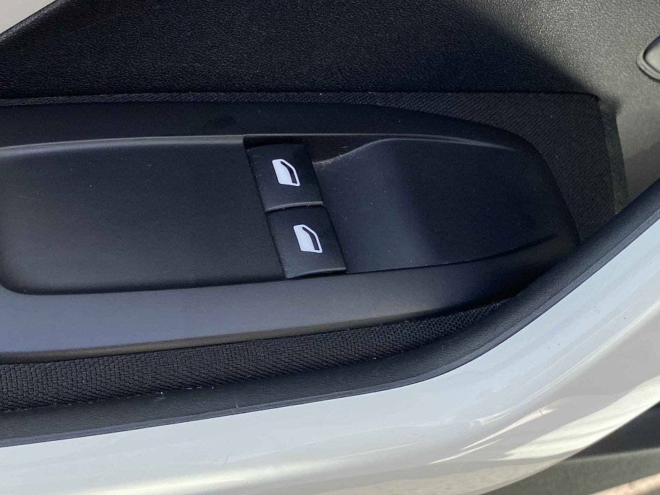 Peugeot 208 1.0 PT 